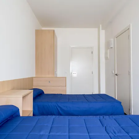 Residencia Universitaria Resa As Burgas אכסניה *