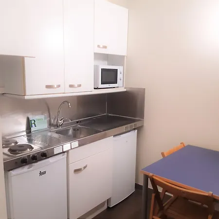 Residencia Universitaria Resa As Burgas ホステル *